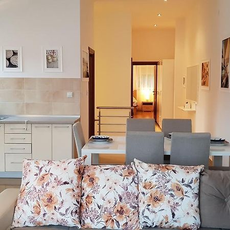 Riverside Villa Тиват Экстерьер фото