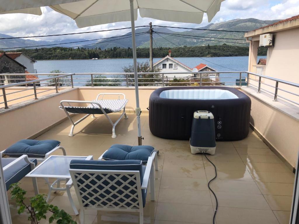 Riverside Villa Тиват Экстерьер фото