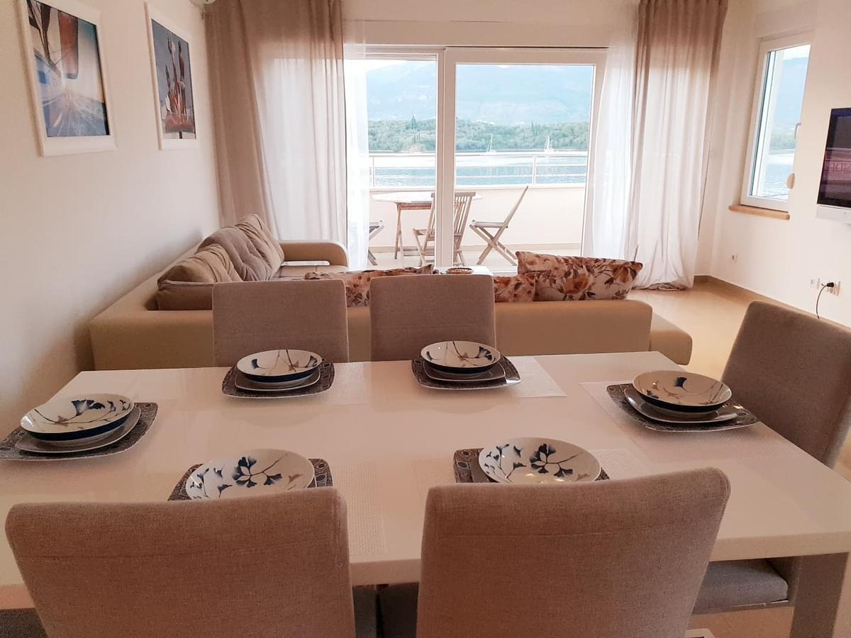 Riverside Villa Тиват Экстерьер фото