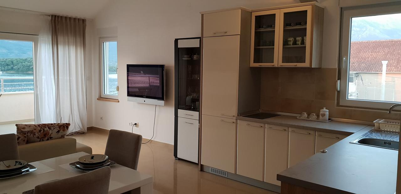 Riverside Villa Тиват Экстерьер фото