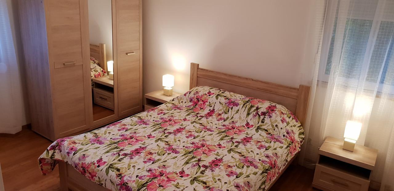 Riverside Villa Тиват Экстерьер фото