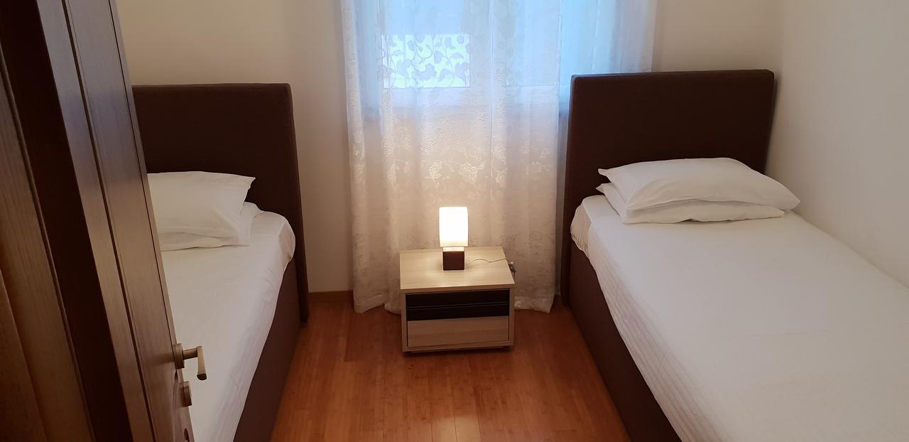 Riverside Villa Тиват Экстерьер фото