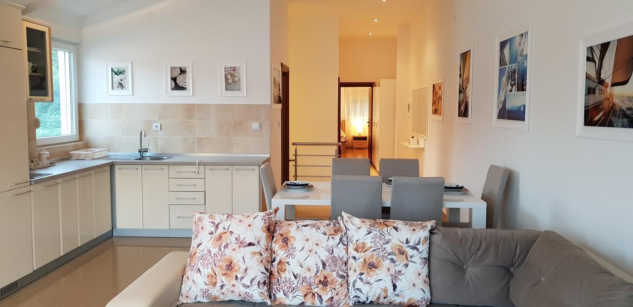 Riverside Villa Тиват Экстерьер фото